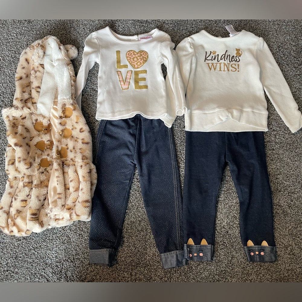 Set of 2 pants outfits with matching fur vest